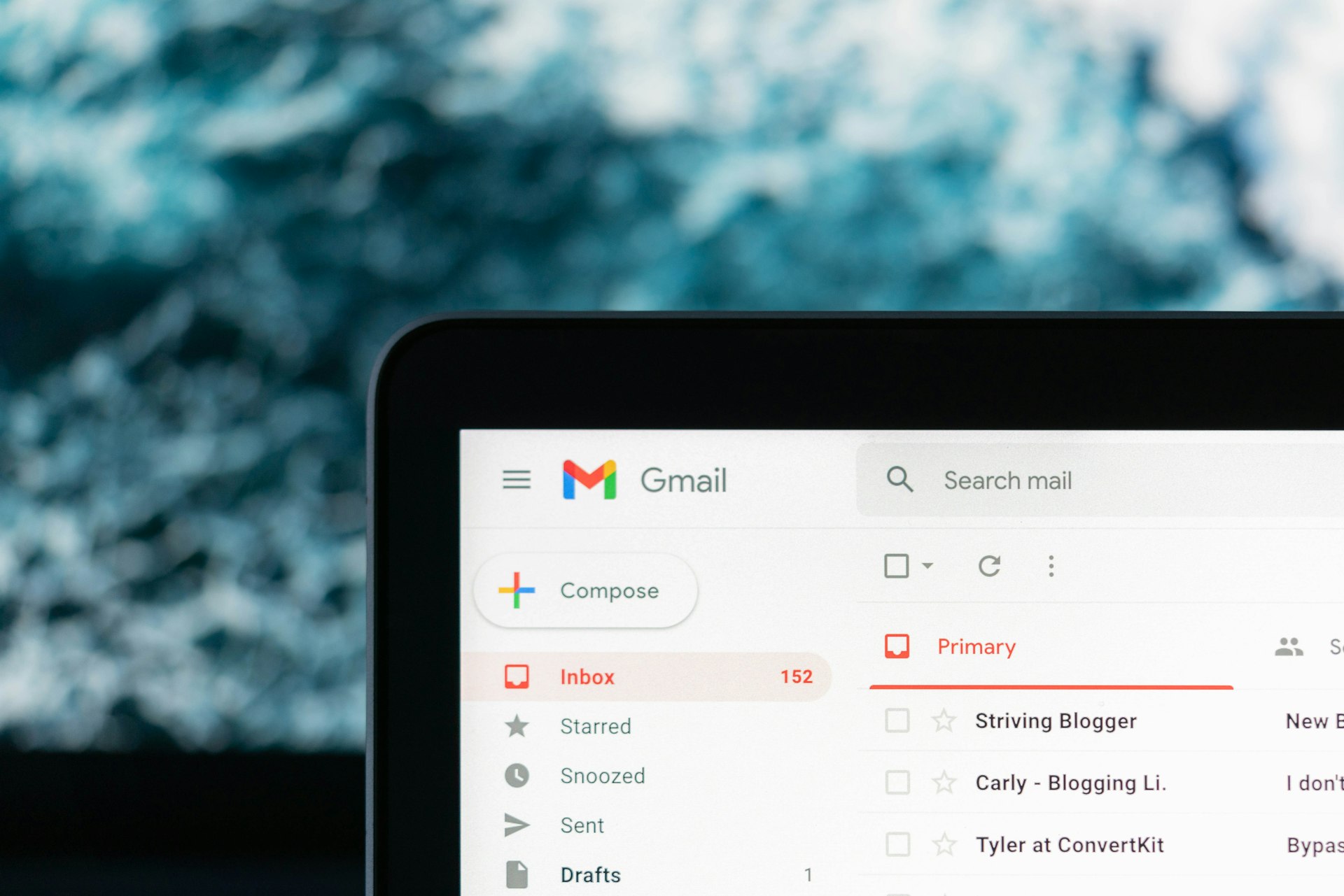 Automatizar el email de soporte de tu empresa con IA 1 automatizar email soporte empresa hero